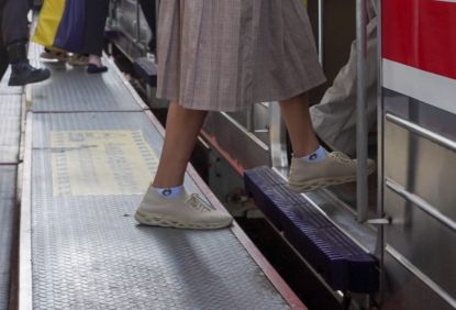 Upaya KAI Commuter Tingkatkan Keselamatan Pengguna, Lakukan Uji Coba Pasang "Foot Step" Pada Rangkaian Commuter Line